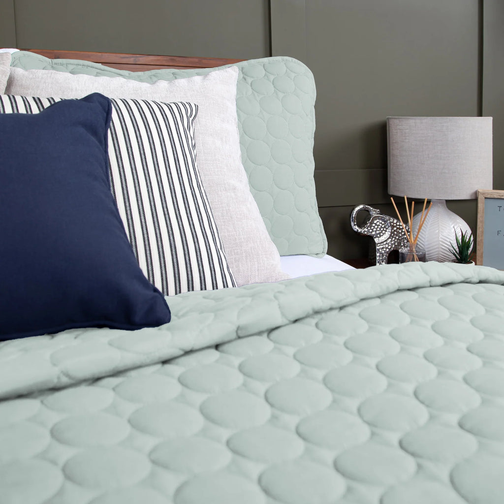 Circles Classic Quilt Set, Light Green