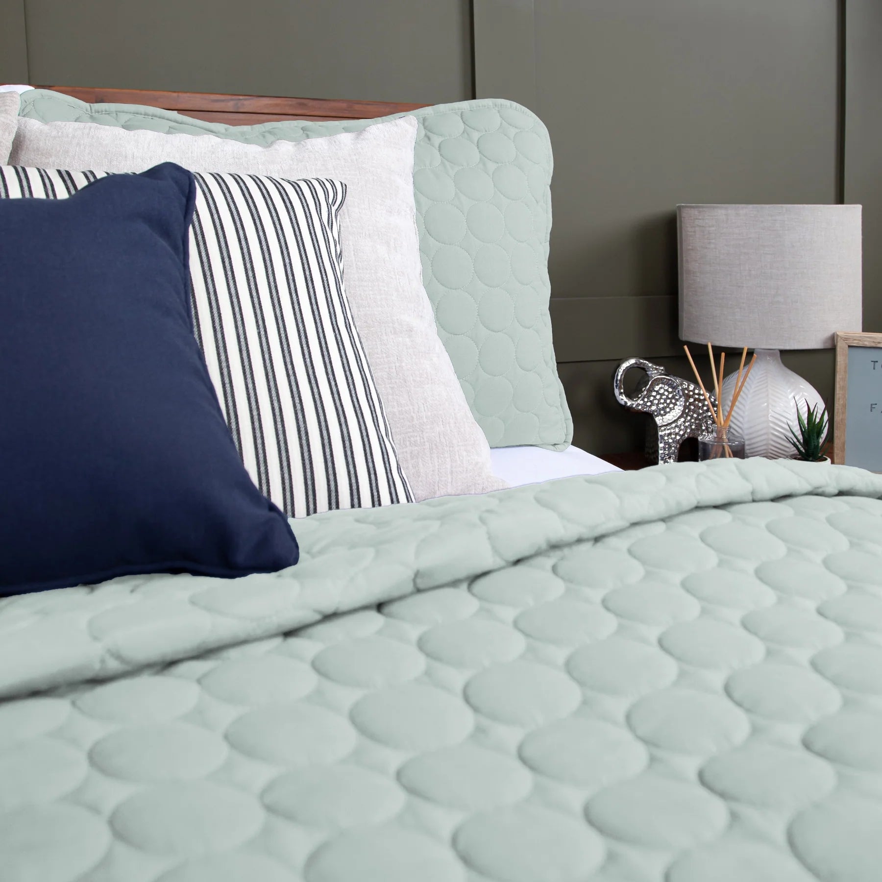 Circles Classic Quilt Set, Light Green
